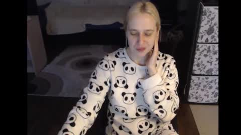 Snapshot of mrsluck chatting on 1, 11, 2025 Sasha online show from 1, 11, 2025