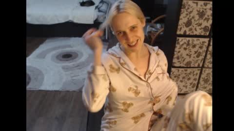 Snapshot of mrsluck chatting on 4, 11, 2025 Sasha online show from 4, 11, 2025