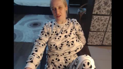 Snapshot of mrsluck chatting on 5, 11, 2025 Sasha online show from 5, 11, 2025