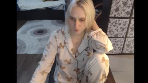 Snapshot of mrsluck chatting on 13, 11, 2025 Sasha online show from 13, 11, 2025