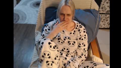 Snapshot of mrsluck chatting on 17, 11, 2025 Sasha online show from 17, 11, 2025