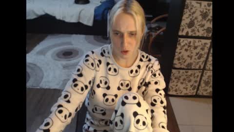 Snapshot of mrsluck chatting on 18, 11, 2025 Sasha online show from 18, 11, 2025