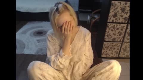 Snapshot of mrsluck chatting on 24, 11, 2025 Sasha online show from 24, 11, 2025