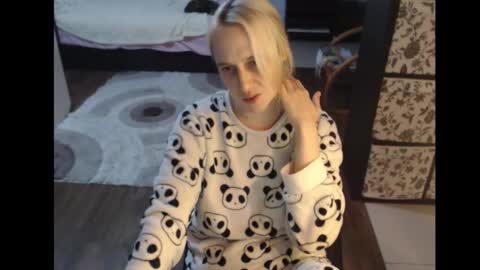 Snapshot of mrsluck chatting on 27, 11, 2025 Sasha online show from 27, 11, 2025