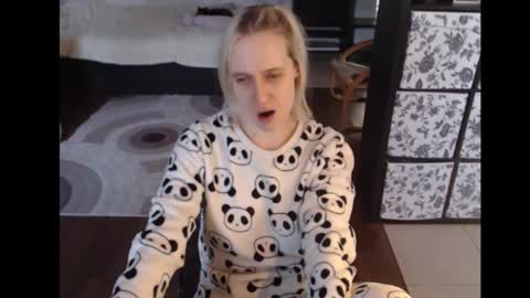 Snapshot of mrsluck chatting on 15, 12, 2025 Sasha online show from 15, 12, 2025