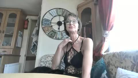 ms_toni_g online show from 21, 10, 2025