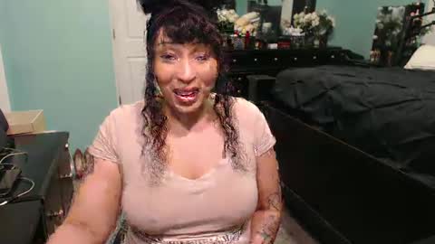 Snapshot of msbaddiebae chatting on 20, 12, 2024 Queen Baddie online show from 20, 12, 2024
