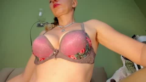Snapshot of mspurrfectlove chatting on 8, 9, 2025 MsPurrfectLove online show from 8, 9, 2025