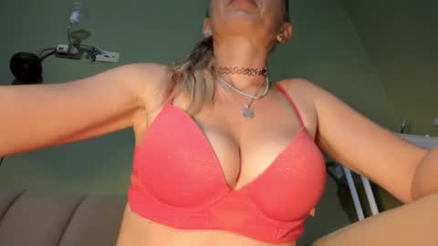 Snapshot of mspurrfectlove chatting on 27, 11, 2025 MsPurrfectLove online show from 27, 11, 2025