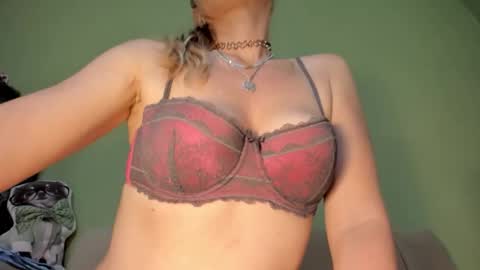 Snapshot of mspurrfectlove chatting on 1, 12, 2025 MsPurrfectLove online show from 1, 12, 2025