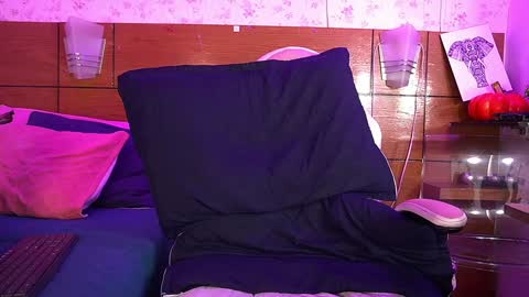 Manuela  online show from 29, 1, 2025