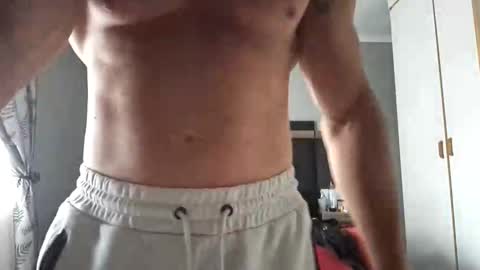 Snapshot of muscledaddy69s chatting on 16, 12, 2025 muscledaddy69s online show from 16, 12, 2025