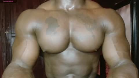 Snapshot of musclegodsammy23 chatting on 22, 4, 2026 musclegod23 online show from 22, 4, 2026