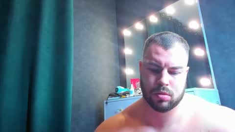 Snapshot of muscularjohnforu chatting on 10, 2, 2025 click icon for peach  online show from 10, 2, 2025