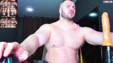 Snapshot of muscularjohnforu chatting on 6, 3, 2025 click icon for peach  online show from 6, 3, 2025