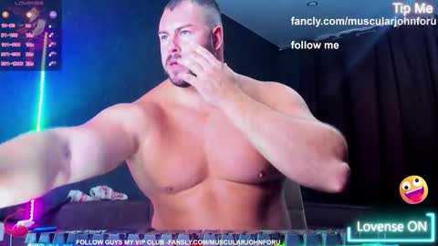 Snapshot of muscularjohnforu chatting on 18, 9, 2025 click icon for peach  online show from 18, 9, 2025