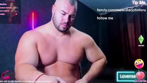 Snapshot of muscularjohnforu chatting on 28, 9, 2025 click icon for peach  online show from 28, 9, 2025