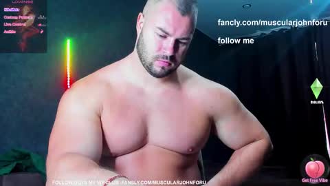 Snapshot of muscularjohnforu chatting on 29, 9, 2025 click icon for peach  online show from 29, 9, 2025