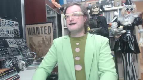 Snapshot of muziknerd chatting on 7, 12, 2024 Muziknerd online show from 7, 12, 2024