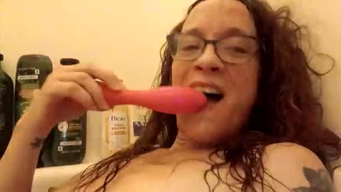 Snapshot of mybell8882 chatting on 3, 11, 2025 Gypsy online show from 3, 11, 2025