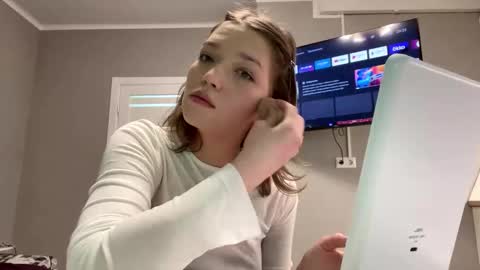 Snapshot of myeshapolitowski chatting on 8, 11, 2025 Amlie online show from 8, 11, 2025