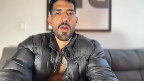 Snapshot of myke_esthetic chatting on 5, 1, 2025 Myke esthetic online show from 5, 1, 2025