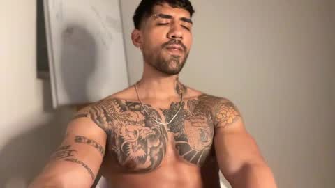 Snapshot of myke_esthetic chatting on 2, 2, 2025 Myke esthetic online show from 2, 2, 2025