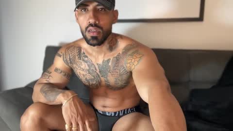 Snapshot of myke_esthetic chatting on 10, 3, 2025 Myke esthetic online show from 10, 3, 2025