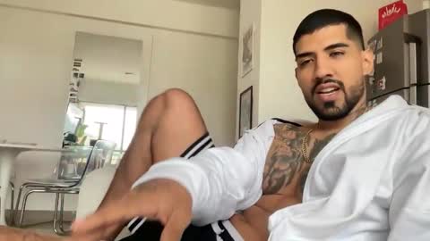 Snapshot of myke_esthetic chatting on 15, 10, 2025 Myke esthetic online show from 15, 10, 2025