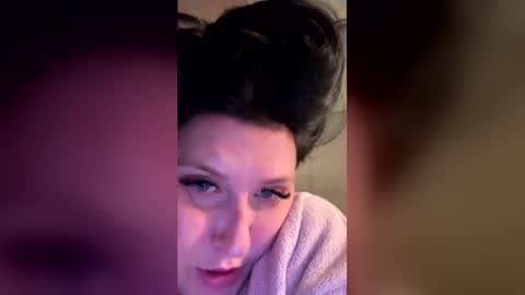 Snapshot of n0rmalgurl chatting on 28, 5, 2026 n0rmalgurl online show from 28, 5, 2026
