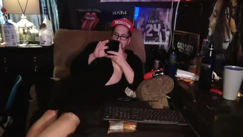 Snapshot of n3v3rpanic1 chatting on 4, 1, 2025 SnackPants online show from 4, 1, 2025