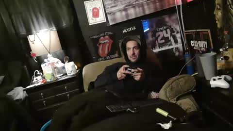 Snapshot of n3v3rpanic1 chatting on 6, 1, 2025 SnackPants online show from 6, 1, 2025