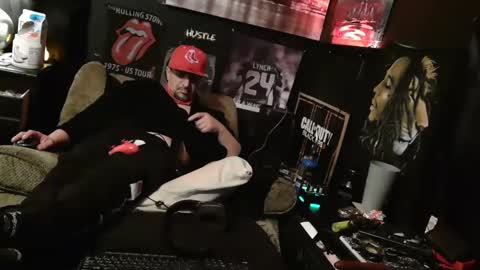 Snapshot of n3v3rpanic1 chatting on 19, 1, 2025 SnackPants online show from 19, 1, 2025