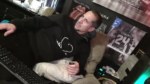 Snapshot of n3v3rpanic1 chatting on 24, 1, 2025 SnackPants online show from 24, 1, 2025