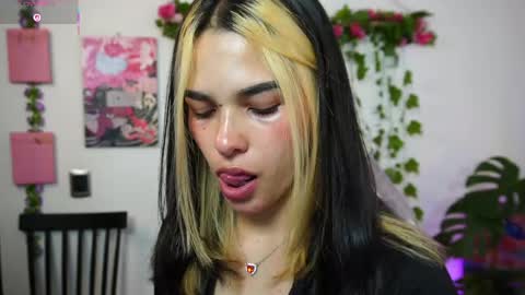Snapshot of naho_4269 chatting on 6, 5, 2026 Naho Sigueme en mis Redes Sociales Follow me on my social networks online show from 6, 5, 2026