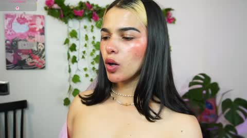 Snapshot of naho_4269 chatting on 7, 5, 2026 Naho Sigueme en mis Redes Sociales Follow me on my social networks online show from 7, 5, 2026