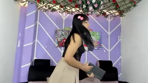 nahomi_hot2002 online show from 12, 6, 2026