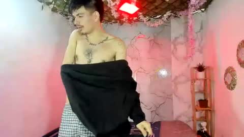 nahomi_hot2002 online show from 27, 7, 2026