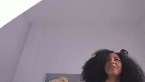 Snapshot of nahomi_miller_ chatting on 23, 12, 2024 Laura online show from 23, 12, 2024