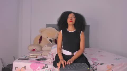 Snapshot of nahomi_miller_ chatting on 17, 1, 2025 Laura online show from 17, 1, 2025