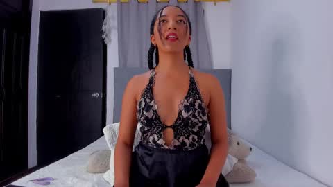 Snapshot of nahomi_miller_ chatting on 4, 3, 2025 Laura online show from 4, 3, 2025