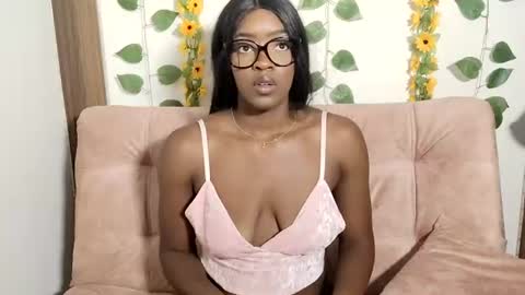 Snapshot of nahomy_smiiths chatting on 24, 6, 2026 Nahomy online show from 24, 6, 2026