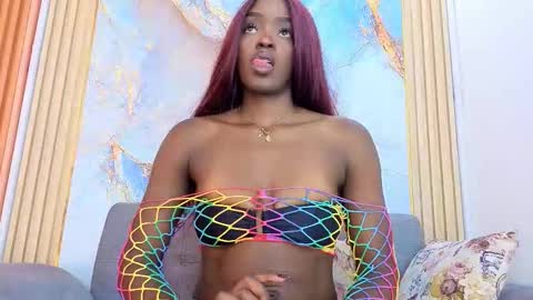 Nahomy  online show from 19, 10, 2025