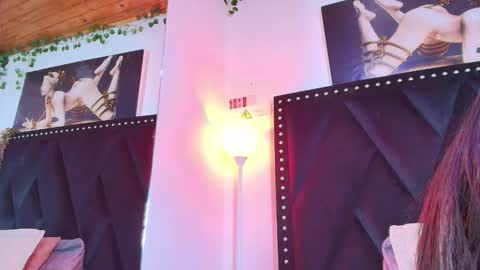 Naia x online show from 25, 2, 2026