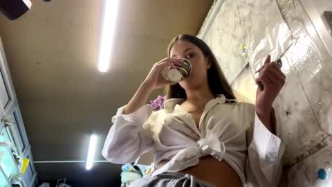 Snapshot of naidahuntzinger chatting on 2, 11, 2025 Asya online show from 2, 11, 2025