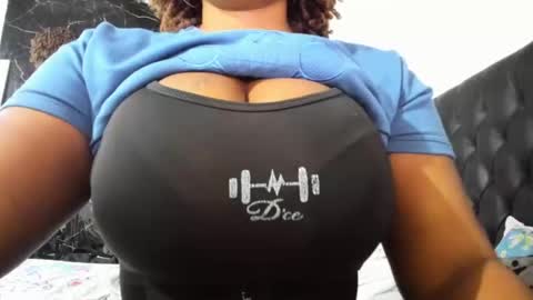 Snapshot of nancy_ebony_ chatting on 12, 10, 2025 nancy_ebony_ online show from 12, 10, 2025