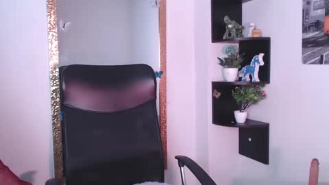 nany_pretty online show from 8, 3, 2025