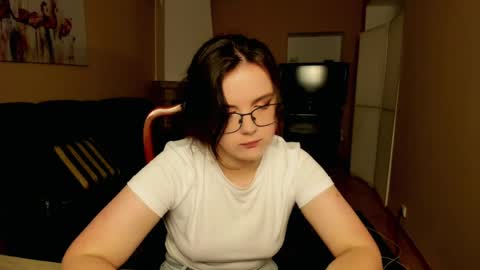 Snapshot of naomi_di chatting on 2, 7, 2026 naomi_di online show from 2, 7, 2026