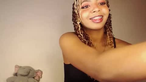 Snapshot of naomi_rider77 chatting on 2, 11, 2025 mara Jos online show from 2, 11, 2025