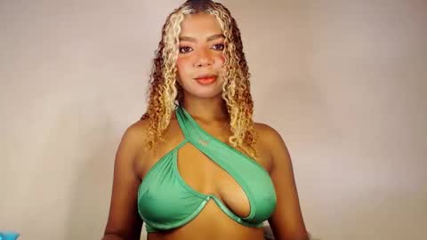 Snapshot of naomi_rider77 chatting on 7, 11, 2025 mara Jos online show from 7, 11, 2025